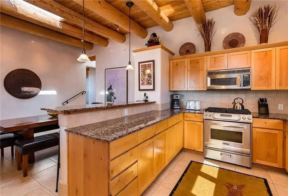 Bishop's Villa K, 3 Bedrooms, Pool Access, Fireplace, Wi-Fi, Sleeps 6