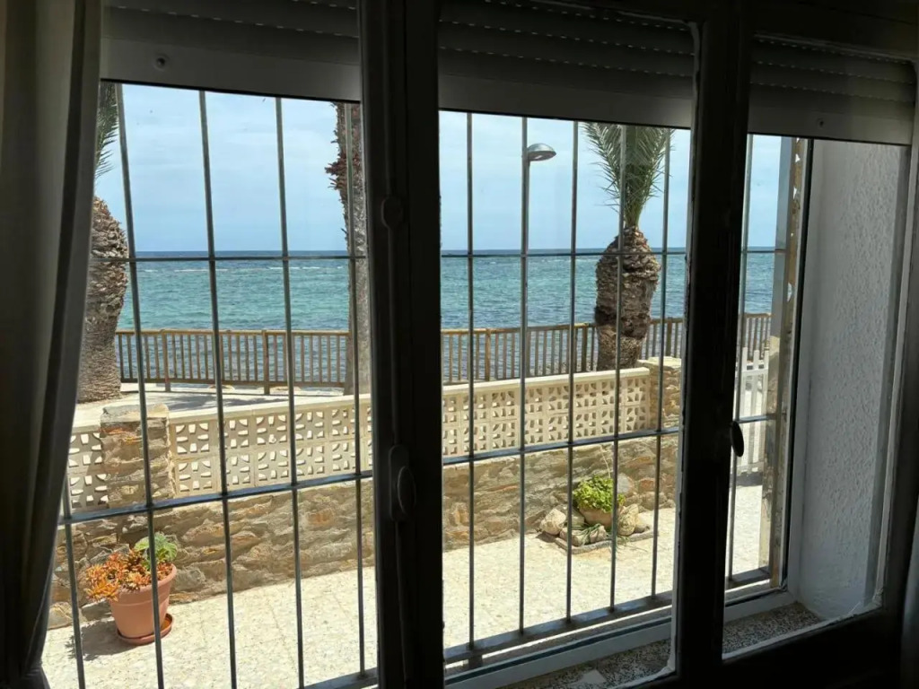 CHALET A 5 METROS DEL MAR.Wifi gratis
