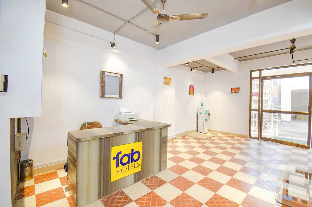 Fabhotel Happy Stay In
