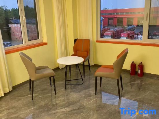 Huantai 88 Hotel (Zibobei Railway Station Shandong Institute of Industry and Technology)