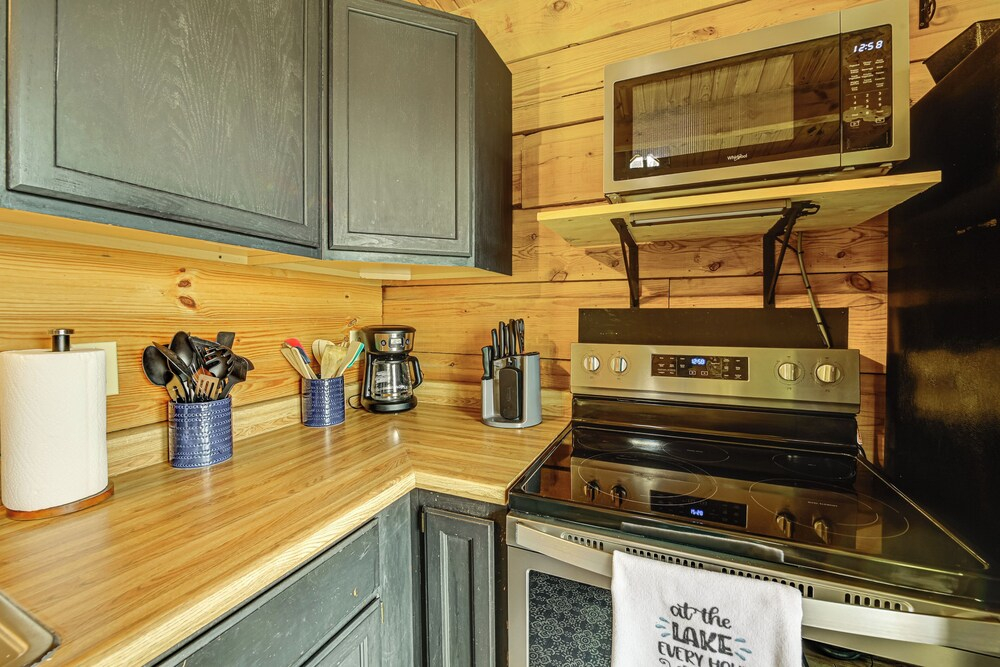 Lake Cumberland Log Cabin Near 3 Boat Ramps