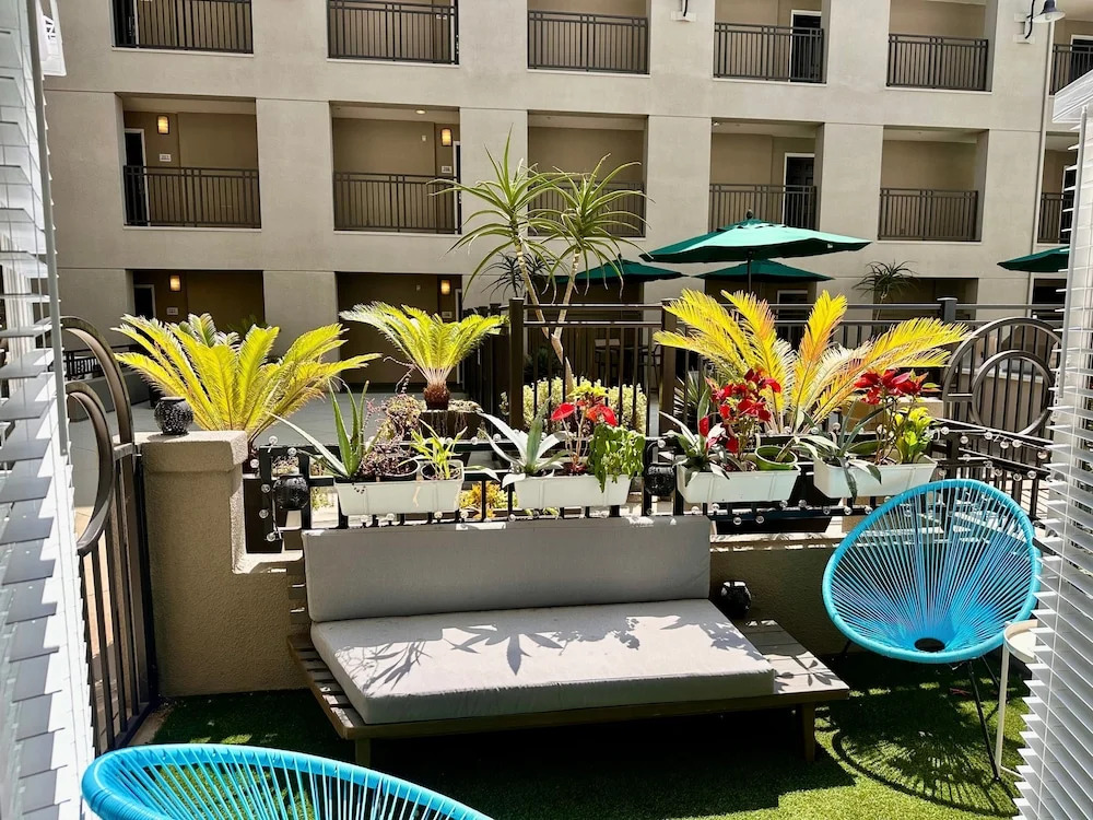 Allura Little Italy - 2 BR in Downtown s Top Spot
