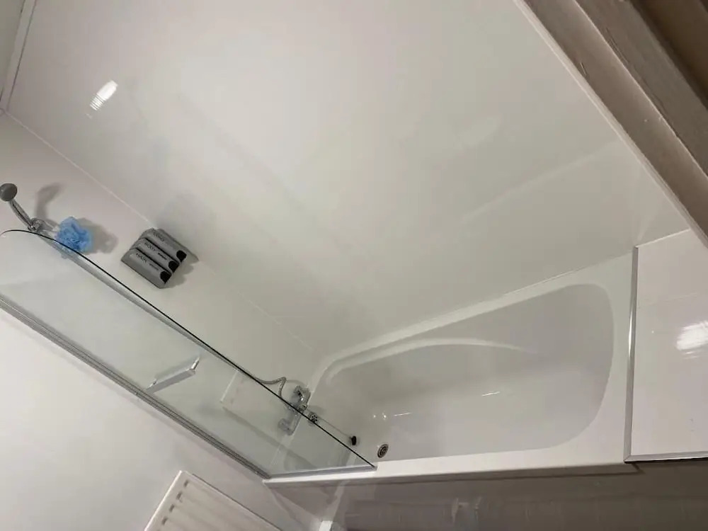 The Vacationers - Pvt Rooms with Shared Bath