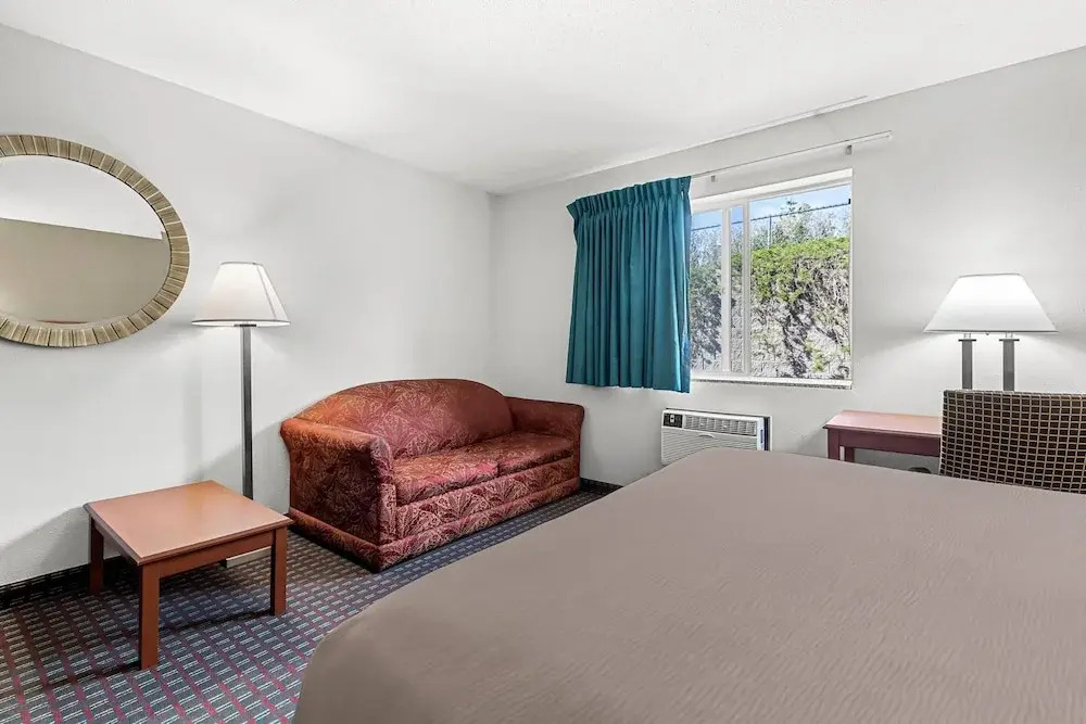 Travelodge by Wyndham Rapid City - Black Hills