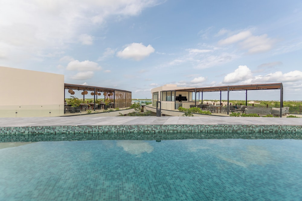 Mistiq Gardens 2