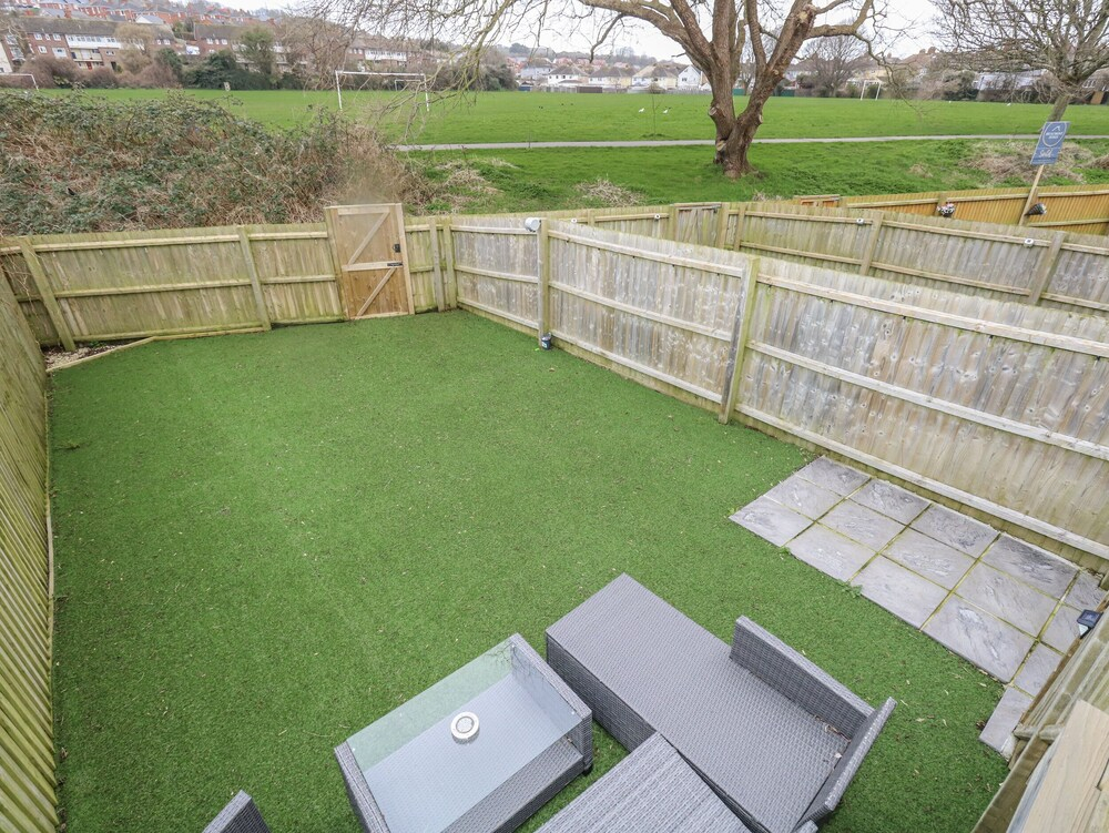 8 Park View Grove
