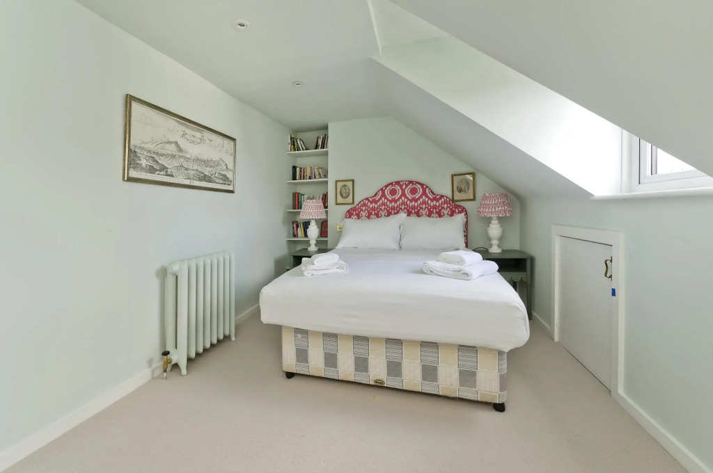 Delightful Apartment in Brackenbury Village Near Hammersmith by Underthedoormat