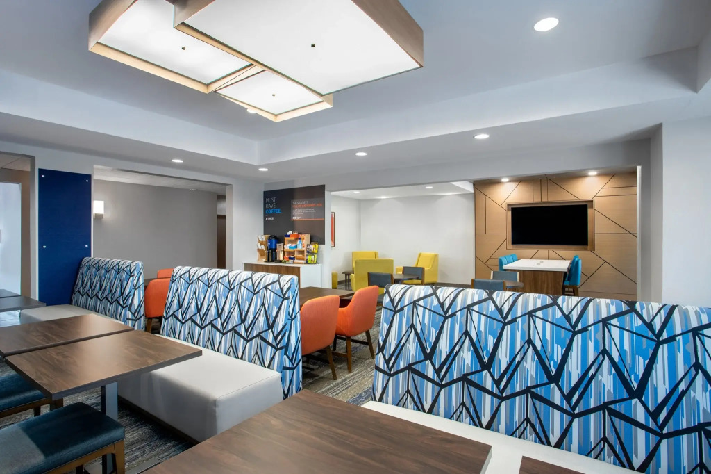 Holiday Inn Express & Suites Clinton by IHG