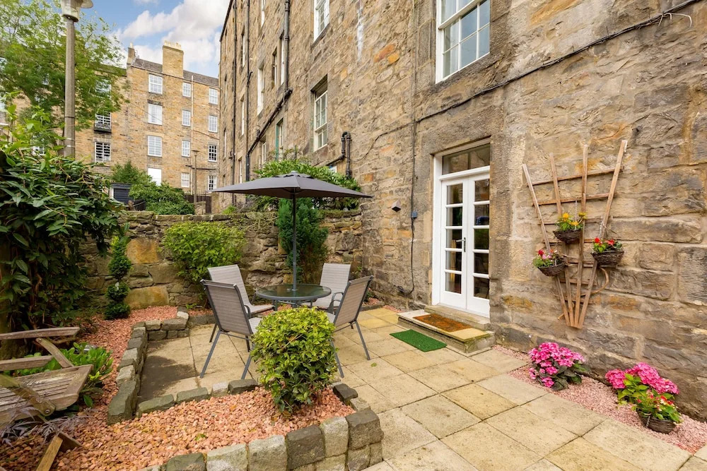 Elegant ground-floor 3BR New Town Apt w/ Garden