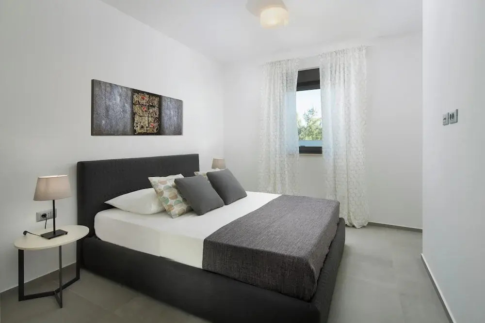 Luxury Apartment With Private Pool, Near the Beach and Close to Pula