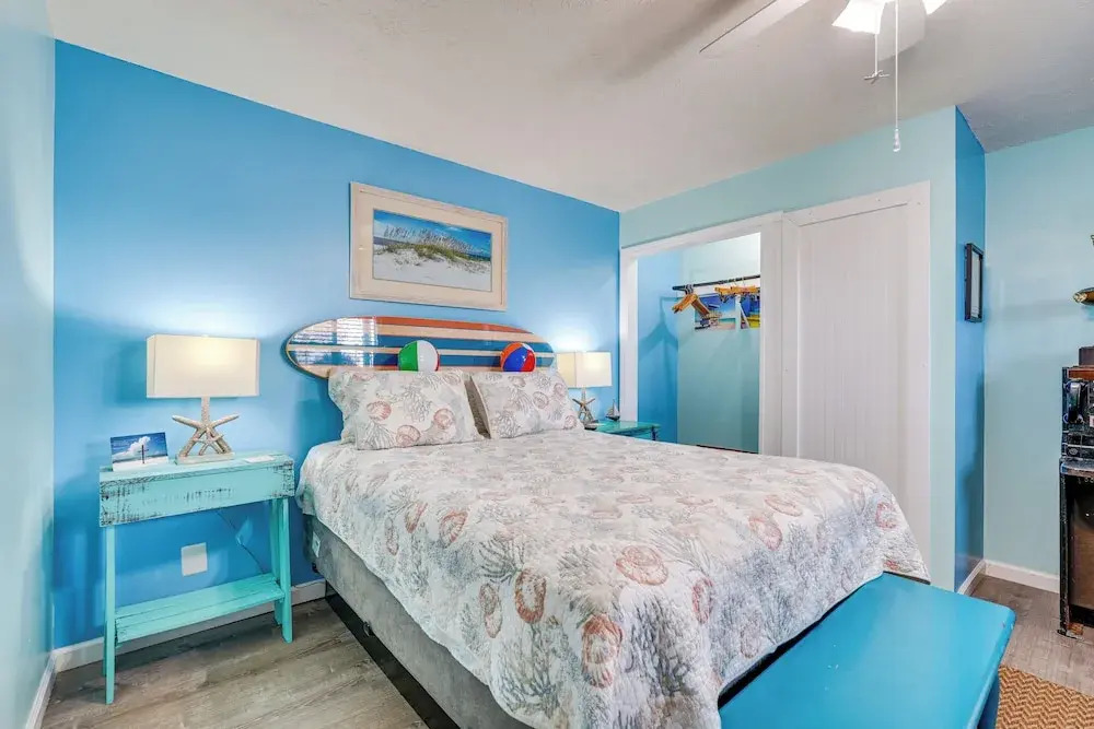 PCB Apt w/ Balcony & Gulf Views: Walk to Beach