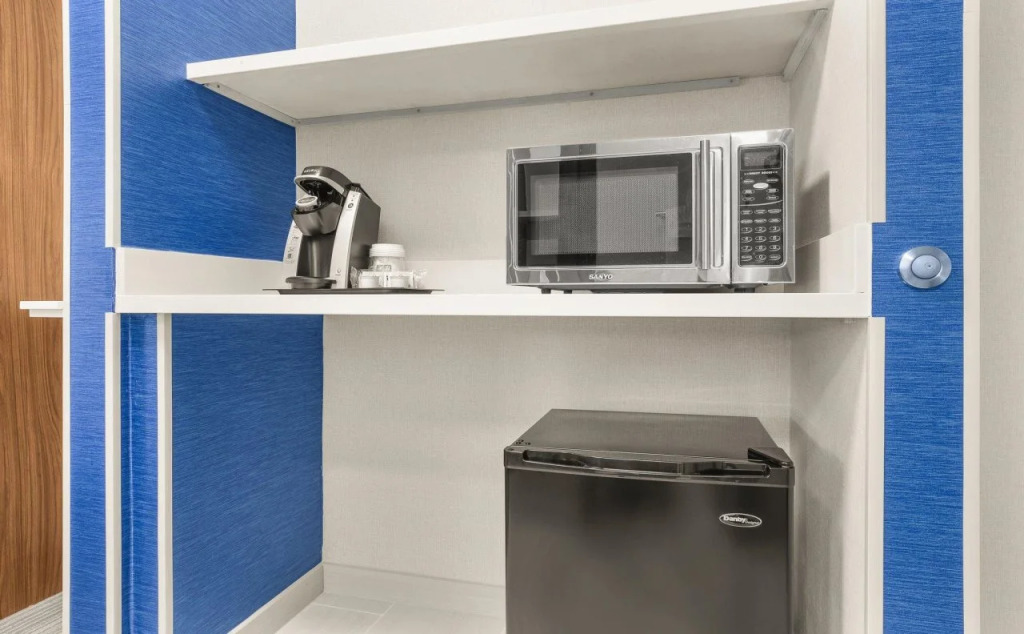 Holiday Inn Express & Suites Tacoma by IHG
