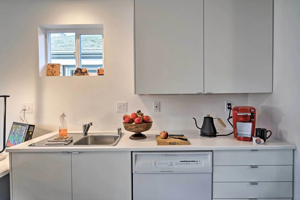 Bright Seattle Cottage w/ Private Backyard Access!