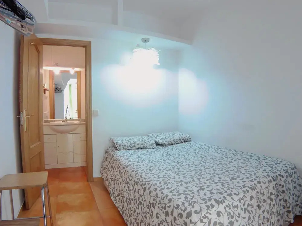 Estudio Exterior con A/C, WiFi y Vistas a Sagasta, Glorieta Bilbao SAG1C