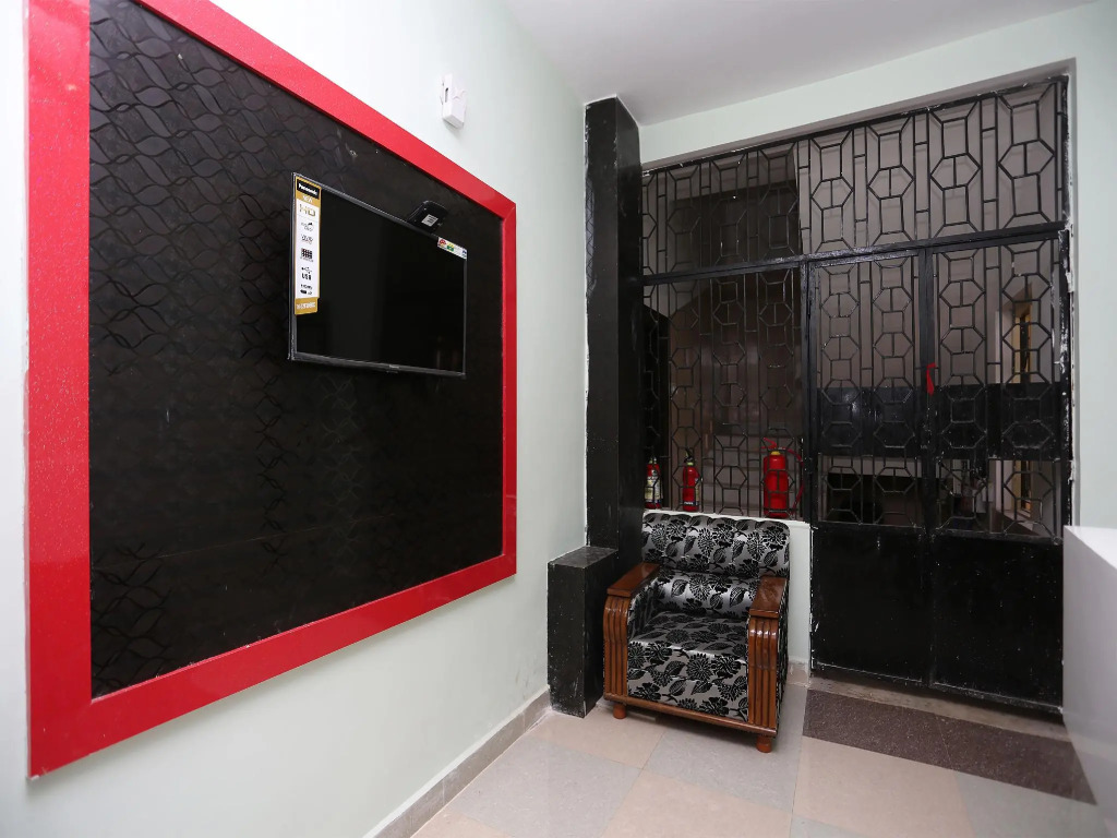 OYO 24317 Aditya Guest House 3