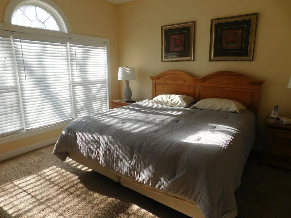 Wedgewood #523 2 Bedroom Condo by RedAwning
