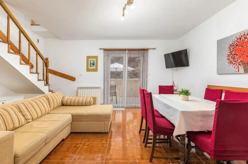 Apartment in Liznjan Near Bora Beach