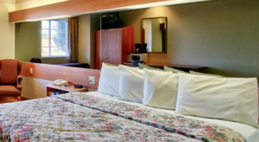 Western Skies Inn & Suites