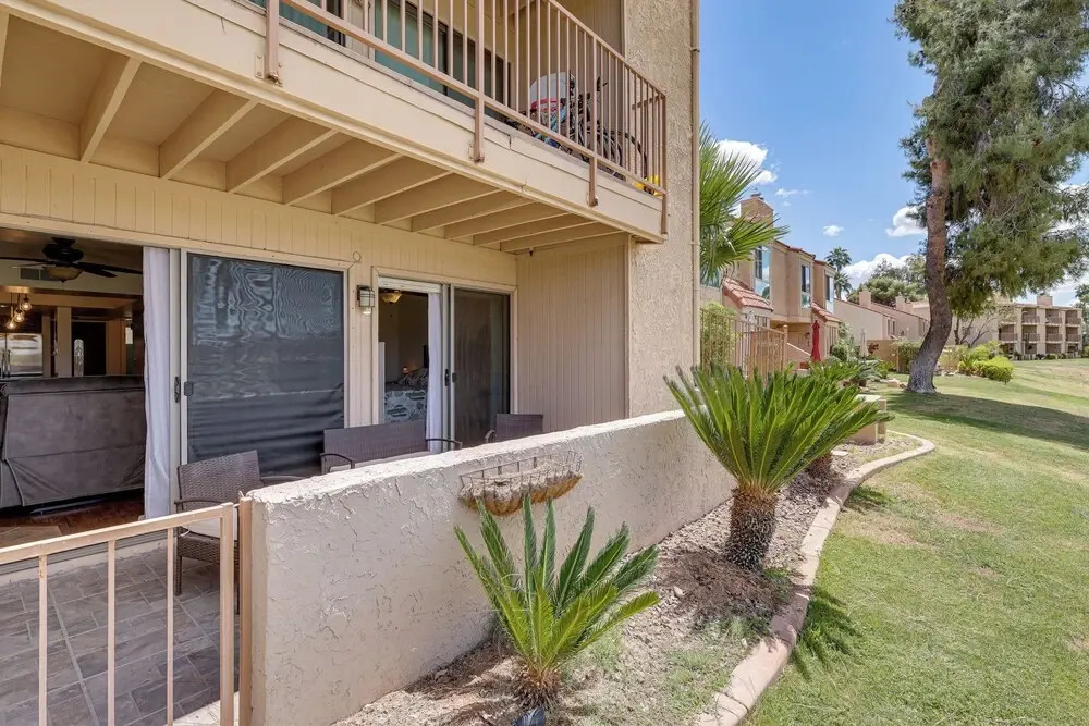 Golf Views & Pool Access: Central Scottsdale Condo