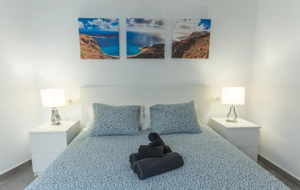Comfortable houses Playa Roca beachfront access