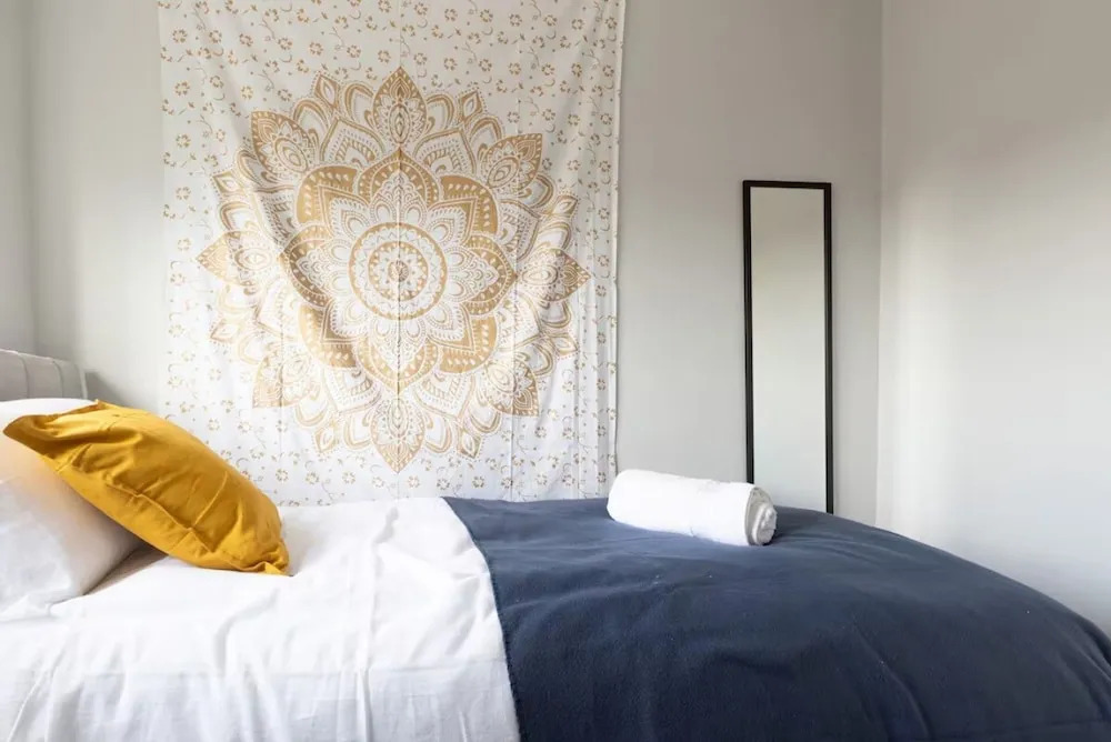 Grand 5BR Retreat in Beeston Sleeps 12