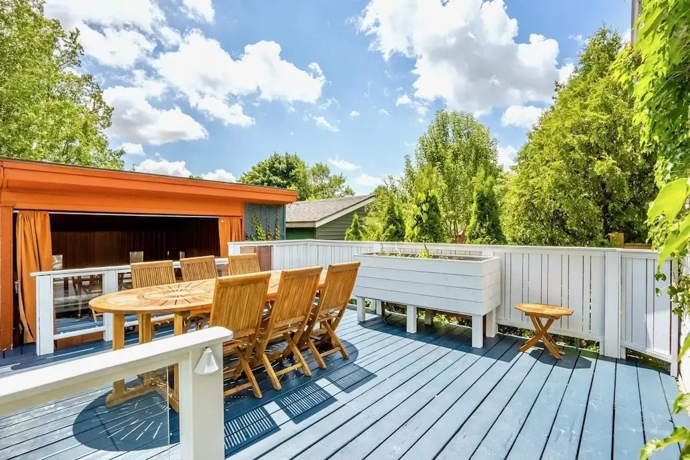 4BR Family Home - w Private Pool and Games Room