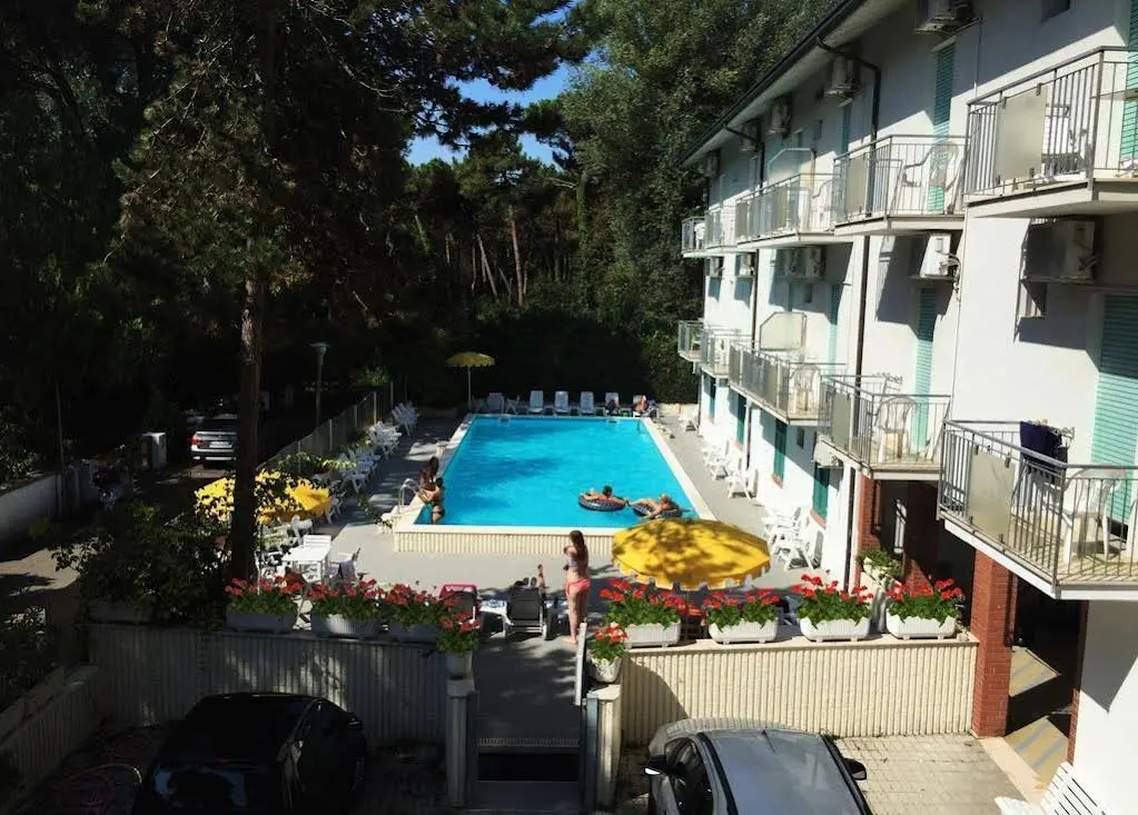 B&B Promenade Hotel Simple con Piscina