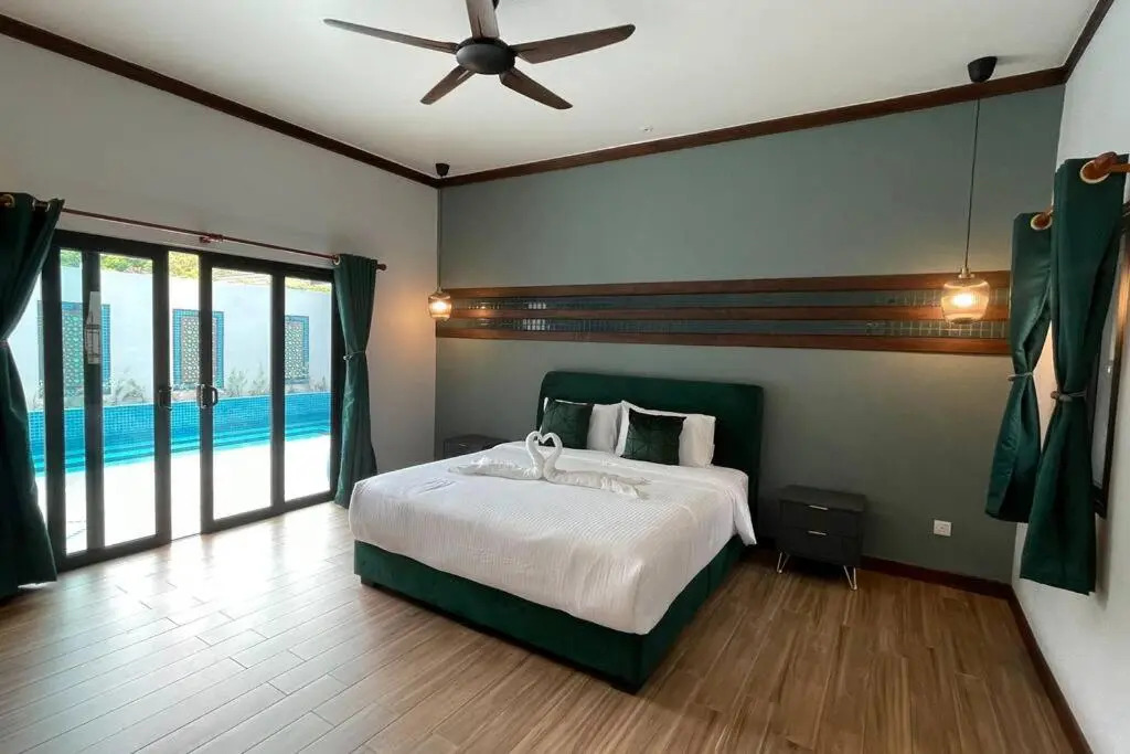 Villa Emerald: 3 Bedroom Pool Villa Near River