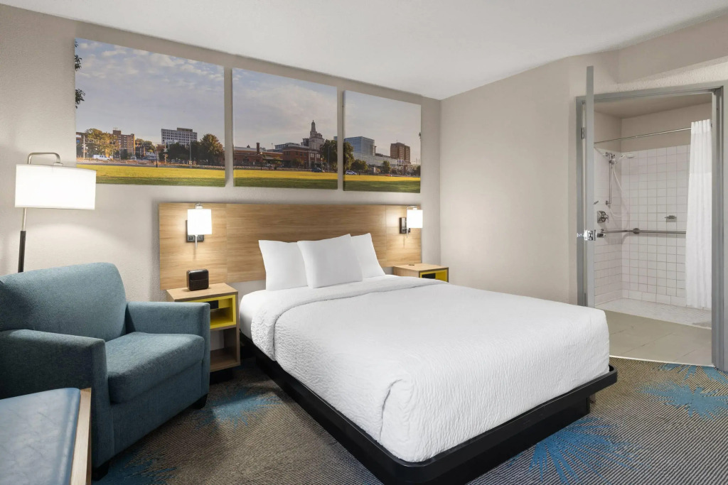 Days Inn by Wyndham Davenport
