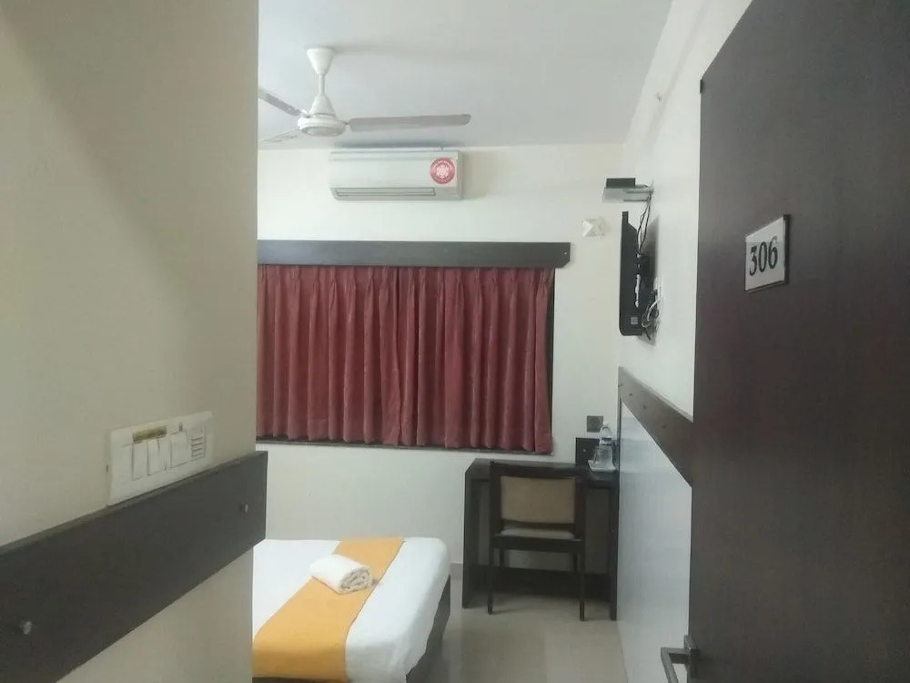 Jk Rooms 141 Peanut Nr Central Mall