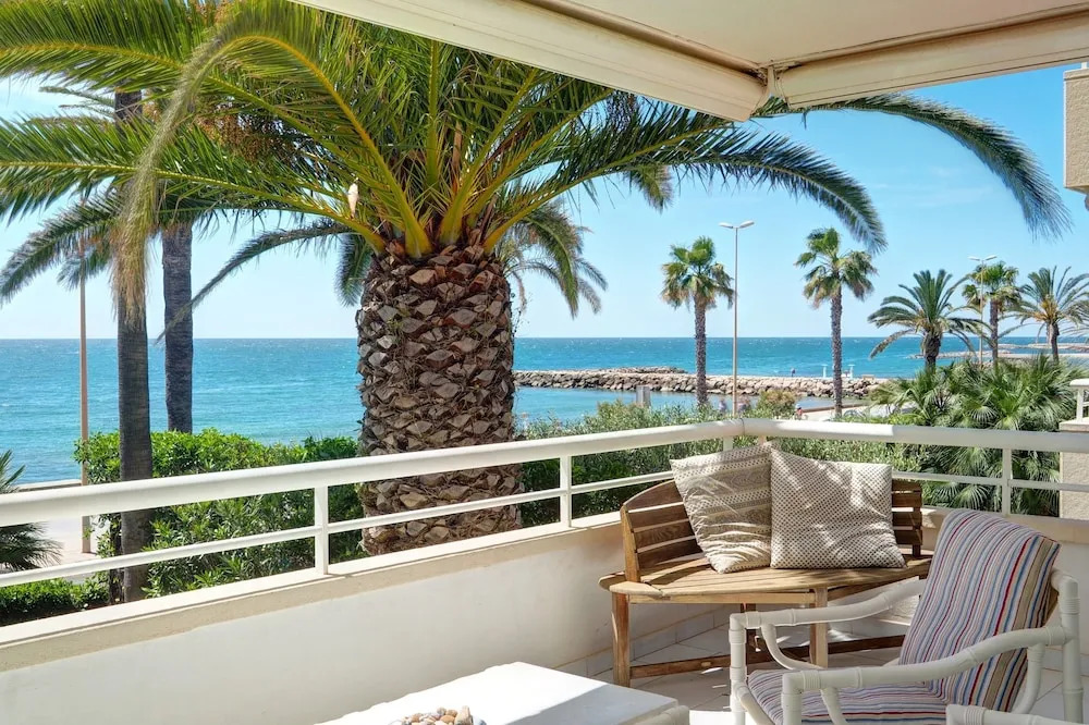 Front Beach Apartment