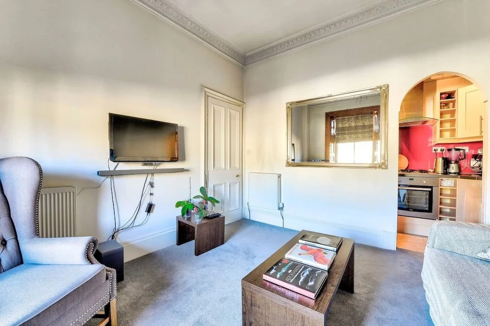 Comfortable 1 Bedroom Flat, Close To City Centre