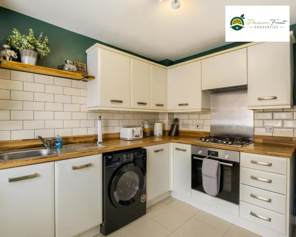 3 Bedroom Coventry House By Passionfruitproperties With Free Wi-fi, Driveway & Garden- 26WWC