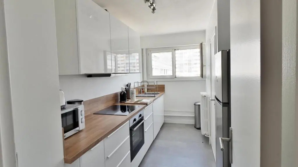 Spacieux appartement avec Balcons, 4 chambres, espace & confort, Centre Gare