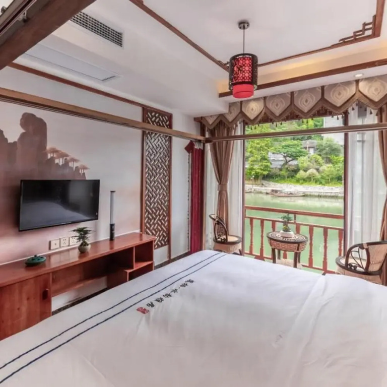 Easy Stay River View Hotel