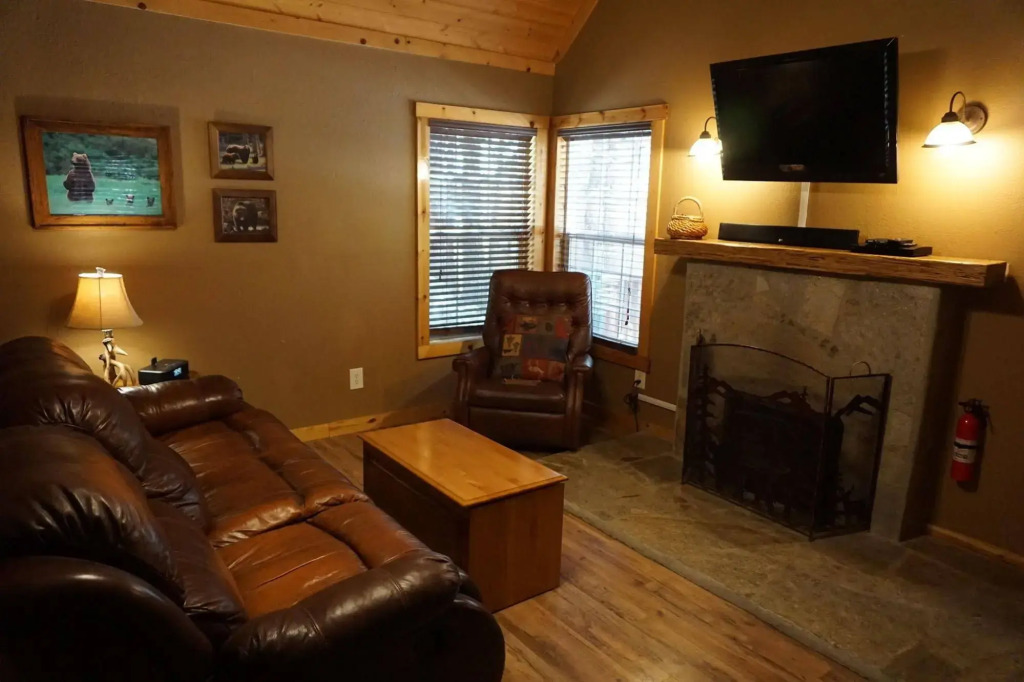 Shaver Lake Village Hotel