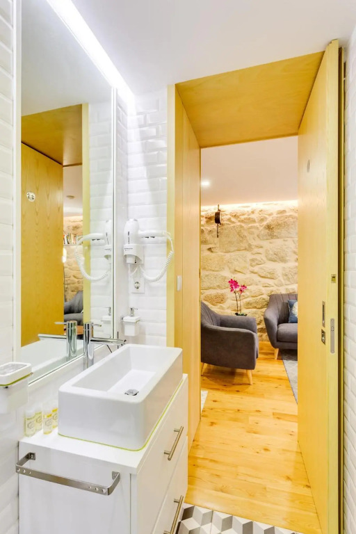 Riverside 2 Bedroom Apartment by DA'HOME