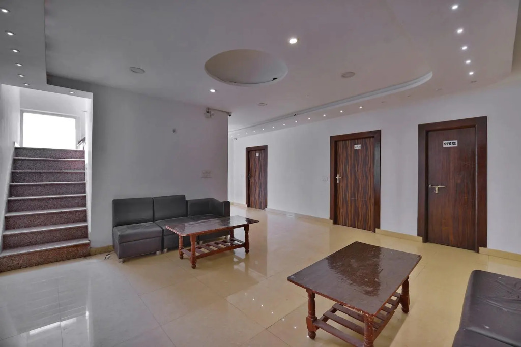 OYO 6388 Hotel NR Inn