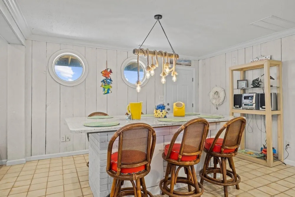 The Beachcomber 5 Bedroom Home by RedAwning