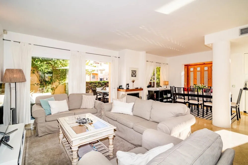 Apartment Condes de Iza-CDI - Roomservice