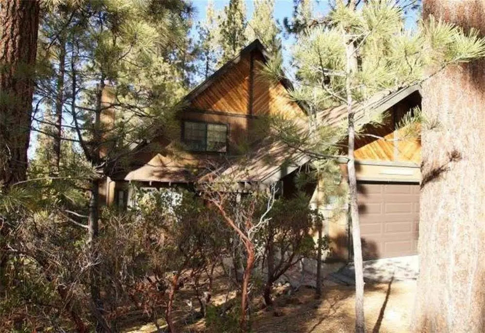 Bear Snugglin by Big Bear Cool Cabins