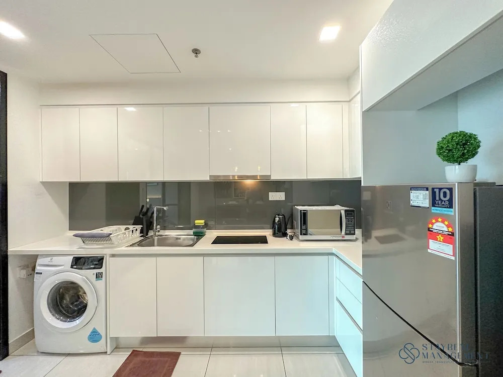 Almas Suites by RR JBcity