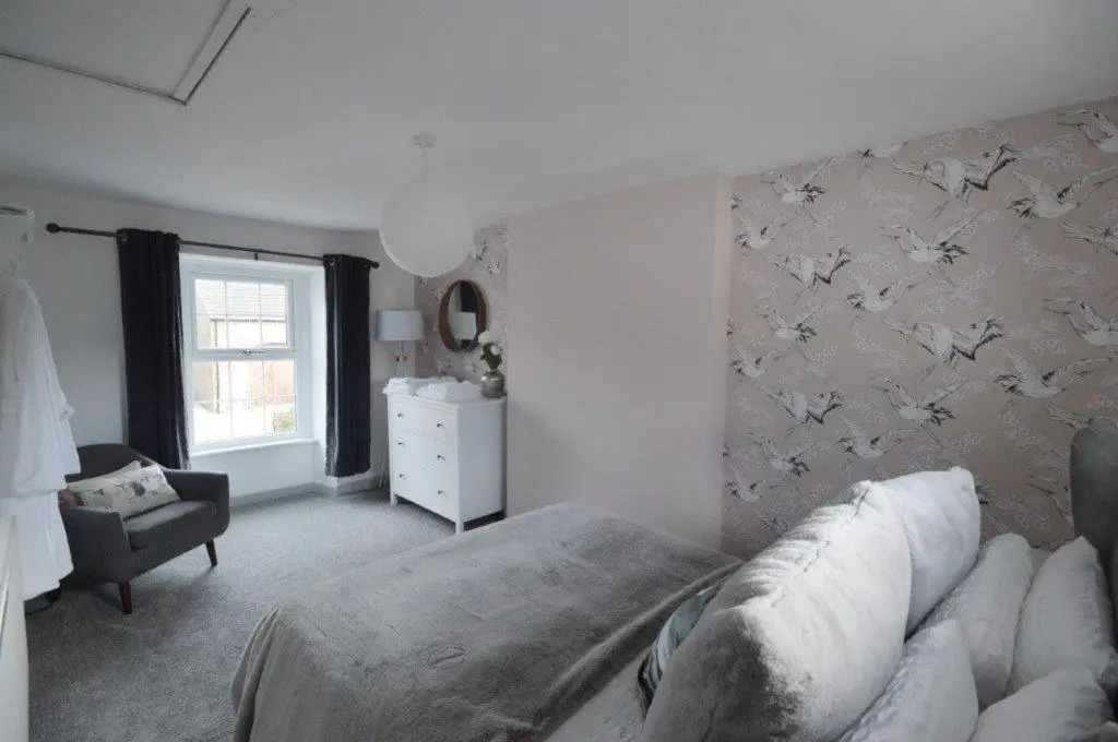 Old Post Office - Hot Tub, Real Fire, Cumbrian Lakes Coastal Cottage