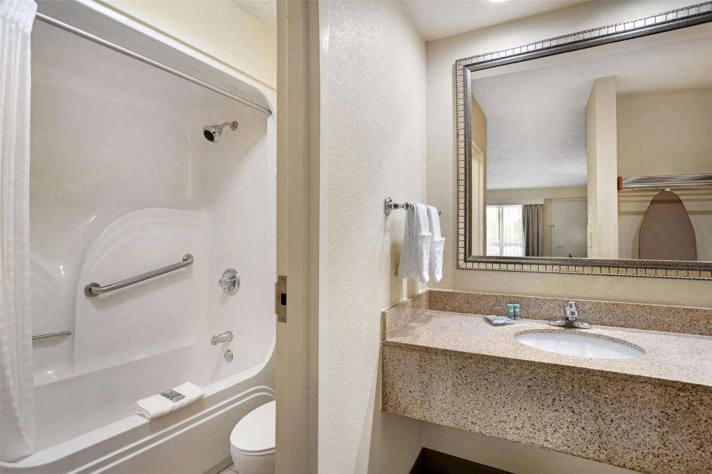 Best Western Inn & Suites Monroe