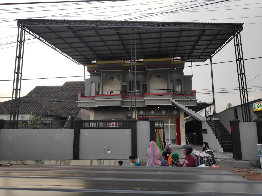 OYO 2024 H&m Residence