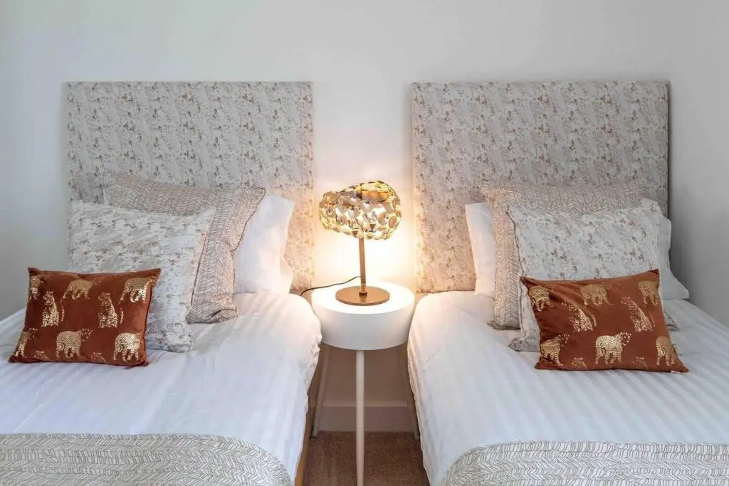 Spacious 2 Bedroom Modern Apartment in Inverness