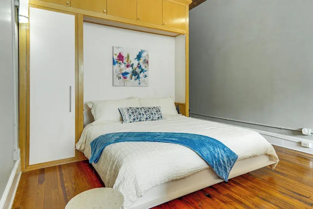 Stylish Downtown Loft: Rooftop Patio + 2 King Beds