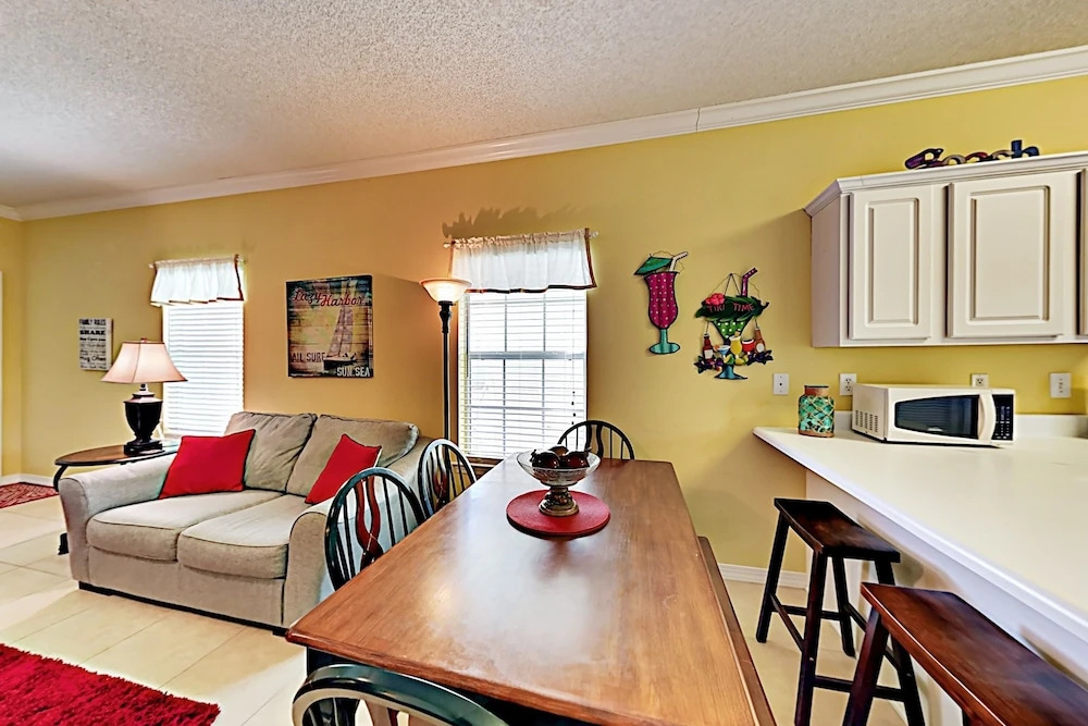 Hidden Treasure W/ Pool & Pond - Near Orange Beach 3 Bedroom Condo