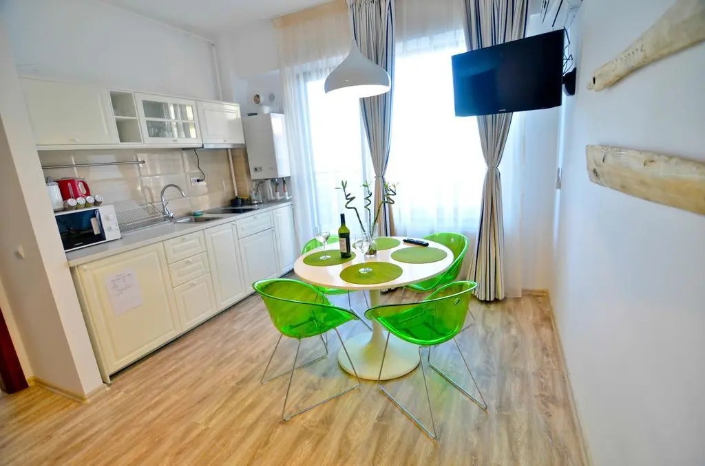 Summerland Happy Blue Apartments