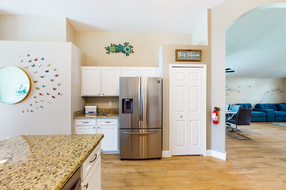 Private Pool Home With Spa, Screened Patio, Central AC, & Washer/dryer